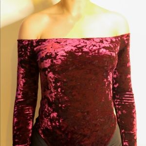 Red velvet body suit💃🏽